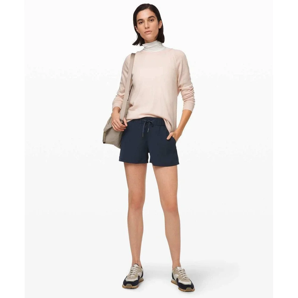 Lululemon On the Fly Short Navy Blue 2.5 Inch Inseam Womens Size 2